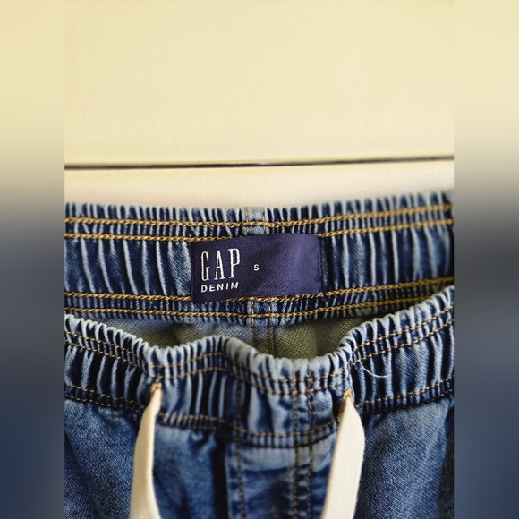 NWT! Gap Factory, High Rise Pull-On Baggy Sweatpant Jeans, Medium Wash, Size S - Picture 5 of 8